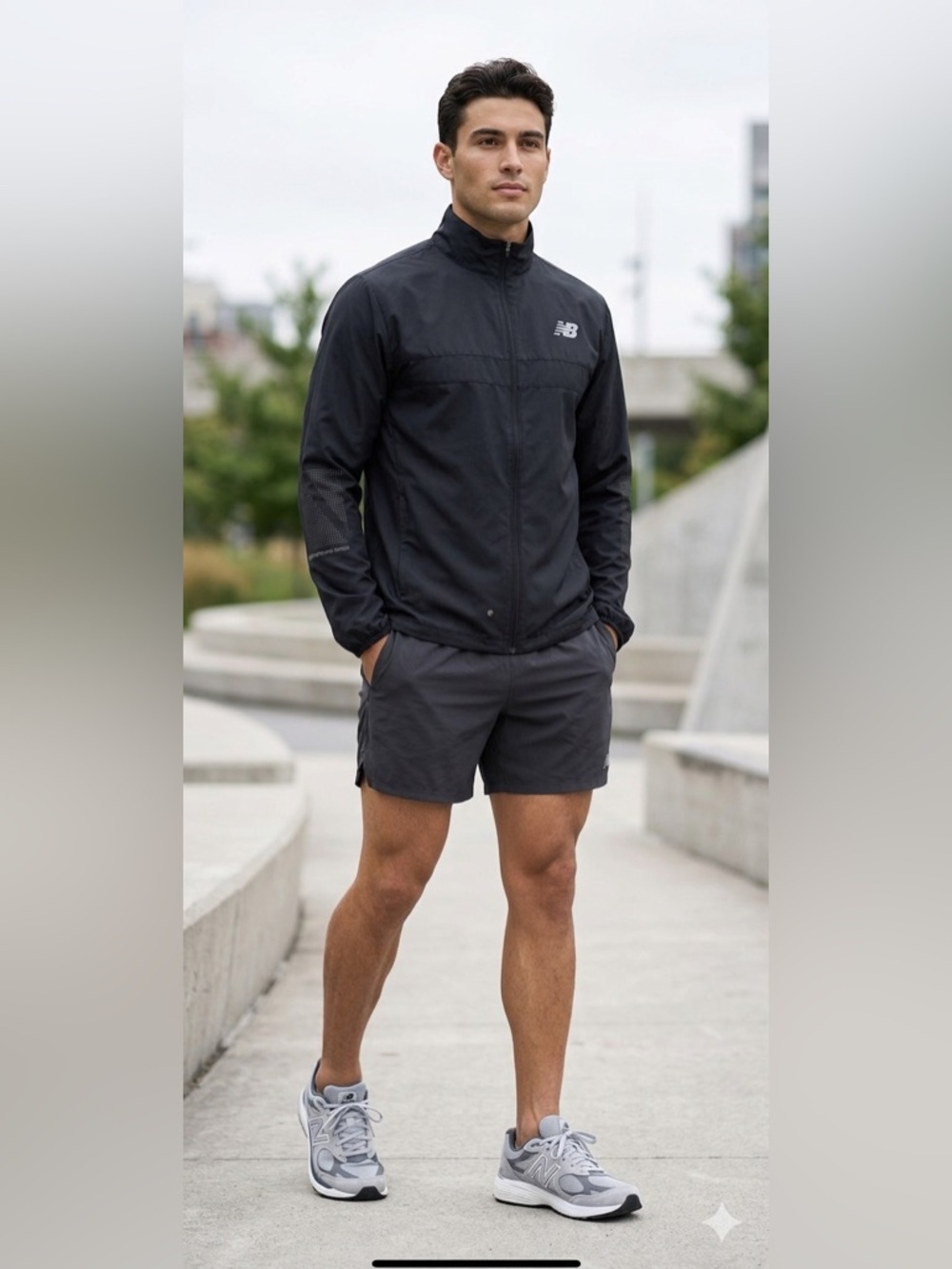 New Balance Men’s Medium Spring Zip Up Black light weight joggers jacket chic